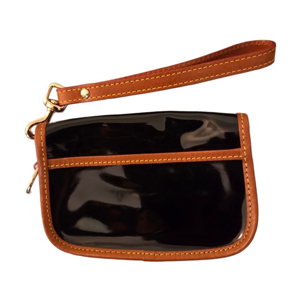 Dooney & Burke Elegant Patent Leather Black and Tan Trims Wristlet Bag! - Picture 2 of 4